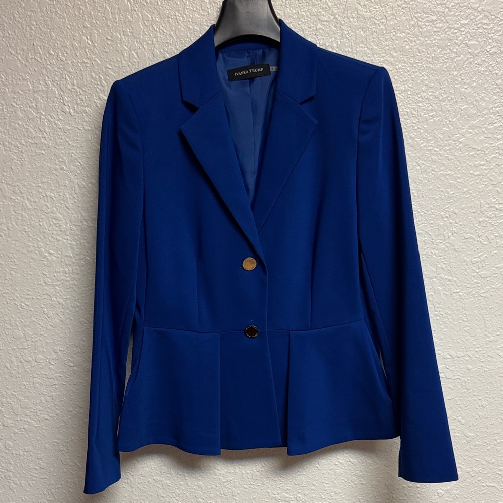 Ivanka Trump Women's Flared Blue Blazer 2 button size 6 NWOT